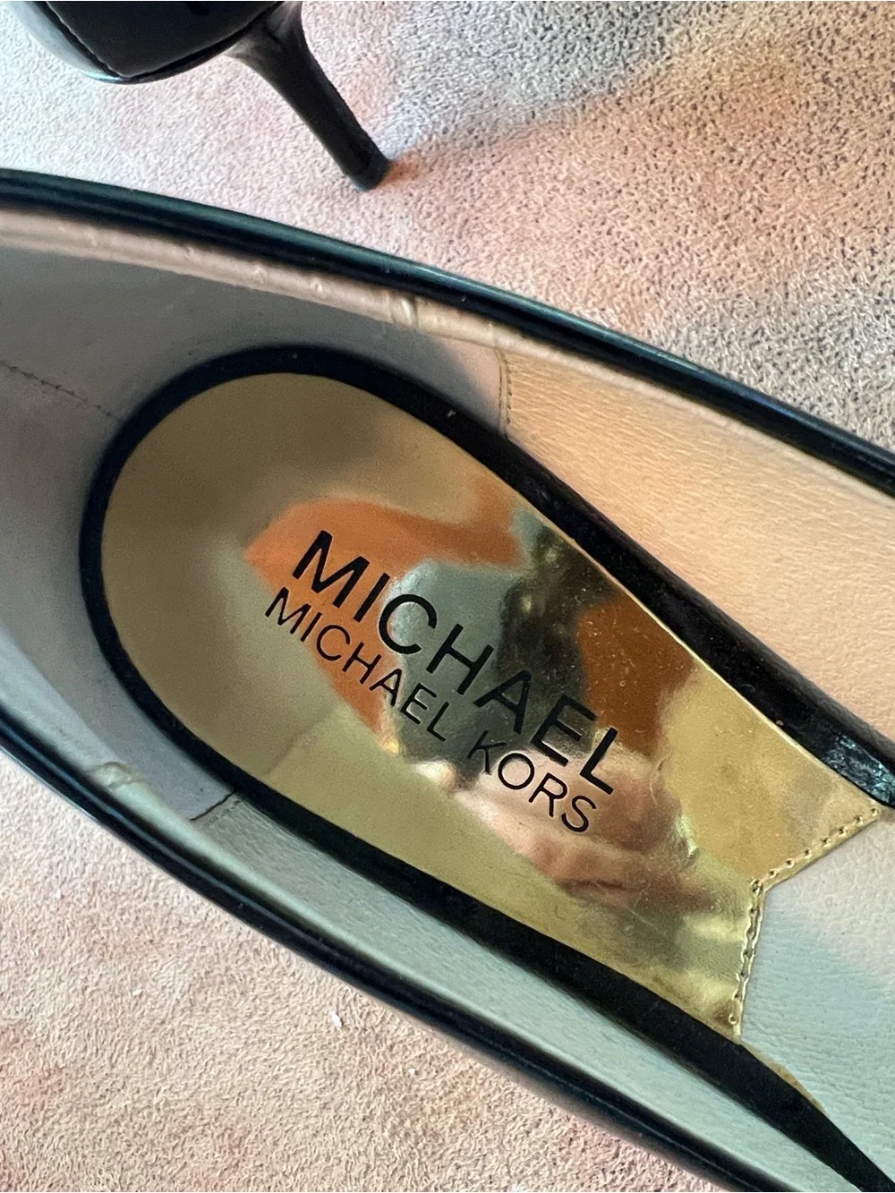 Michael Kors Black Patent Pointed-Toe Heels with Gold MK Charm Bow size 6
